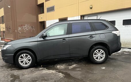 Mitsubishi Outlander III рестайлинг 3, 2014 год, 1 590 000 рублей, 3 фотография