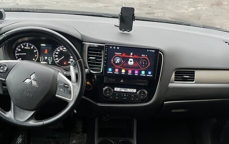 Mitsubishi Outlander III рестайлинг 3, 2014 год, 1 590 000 рублей, 5 фотография