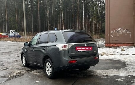 Mitsubishi Outlander III рестайлинг 3, 2014 год, 1 590 000 рублей, 4 фотография