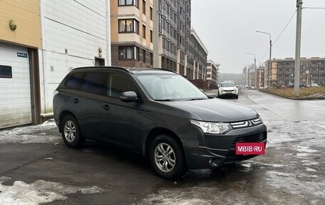 Mitsubishi Outlander III рестайлинг 3, 2014 год, 1 590 000 рублей, 2 фотография
