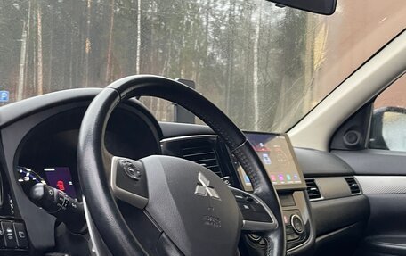 Mitsubishi Outlander III рестайлинг 3, 2014 год, 1 590 000 рублей, 7 фотография