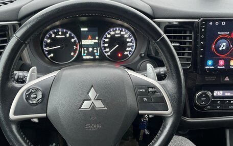 Mitsubishi Outlander III рестайлинг 3, 2014 год, 1 590 000 рублей, 13 фотография