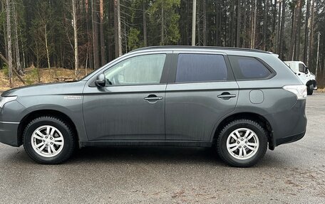 Mitsubishi Outlander III рестайлинг 3, 2014 год, 1 590 000 рублей, 8 фотография