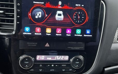 Mitsubishi Outlander III рестайлинг 3, 2014 год, 1 590 000 рублей, 12 фотография