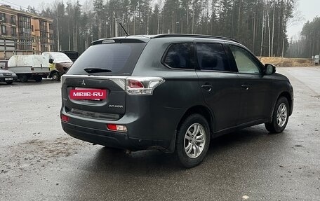 Mitsubishi Outlander III рестайлинг 3, 2014 год, 1 590 000 рублей, 9 фотография