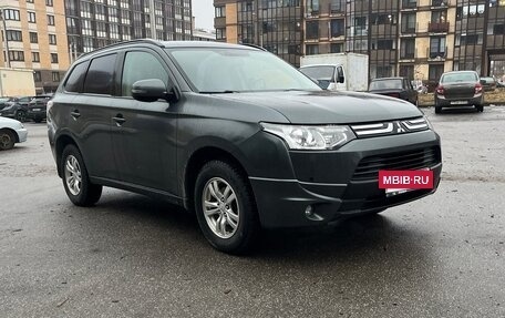 Mitsubishi Outlander III рестайлинг 3, 2014 год, 1 590 000 рублей, 11 фотография