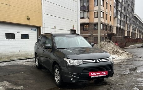 Mitsubishi Outlander III рестайлинг 3, 2014 год, 1 590 000 рублей, 17 фотография