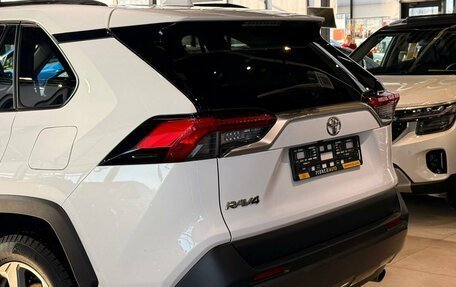 Toyota RAV4, 2020 год, 3 160 000 рублей, 10 фотография