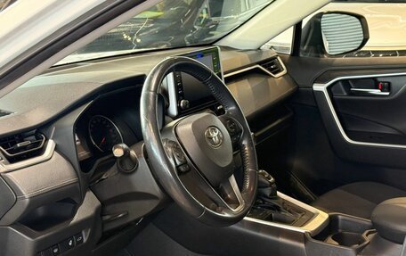 Toyota RAV4, 2020 год, 3 160 000 рублей, 11 фотография