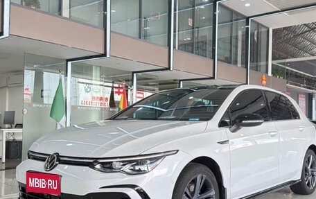 Volkswagen Golf VIII, 2023 год, 2 040 000 рублей, 1 фотография