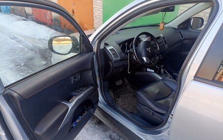 Mitsubishi Outlander III рестайлинг 3, 2010 год, 1 450 000 рублей, 13 фотография