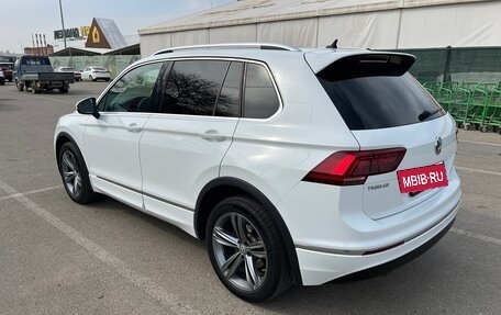 Volkswagen Tiguan II, 2018 год, 2 700 000 рублей, 4 фотография
