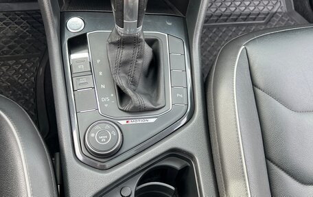 Volkswagen Tiguan II, 2018 год, 2 700 000 рублей, 15 фотография