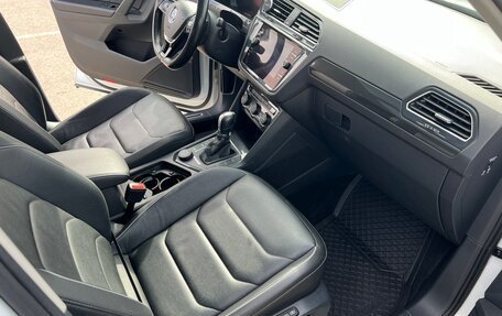 Volkswagen Tiguan II, 2018 год, 2 700 000 рублей, 16 фотография