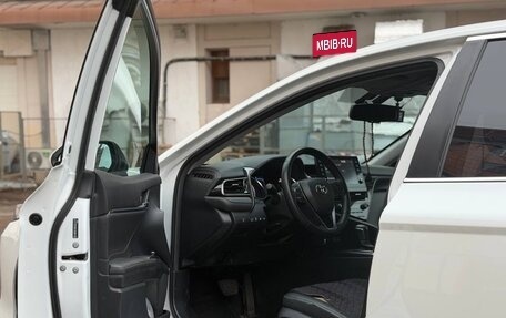 Toyota Camry, 2021 год, 3 300 000 рублей, 14 фотография