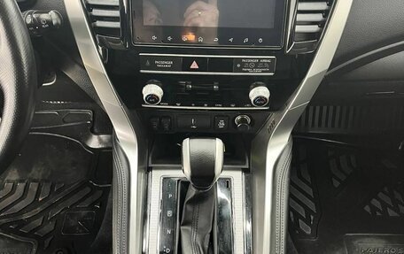 Mitsubishi Pajero Sport III рестайлинг, 2021 год, 3 998 000 рублей, 24 фотография