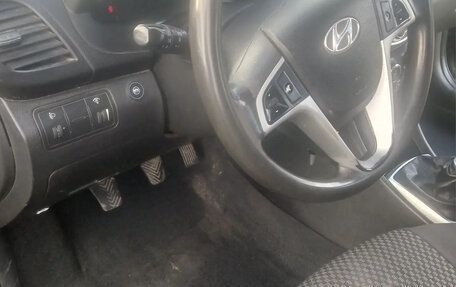 Hyundai Solaris II рестайлинг, 2013 год, 612 000 рублей, 5 фотография