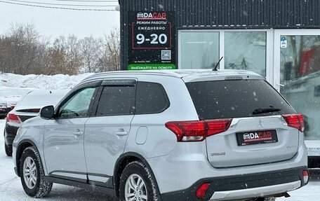 Mitsubishi Outlander III рестайлинг 3, 2016 год, 1 749 000 рублей, 6 фотография