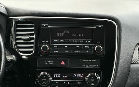 Mitsubishi Outlander III рестайлинг 3, 2016 год, 1 749 000 рублей, 16 фотография