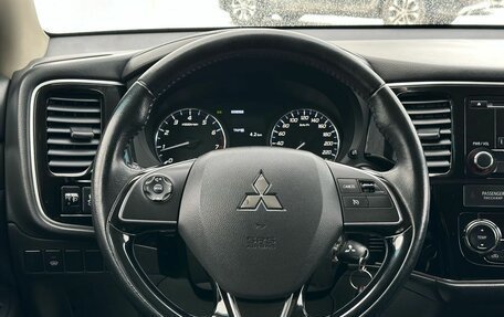 Mitsubishi Outlander III рестайлинг 3, 2016 год, 1 749 000 рублей, 13 фотография