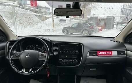 Mitsubishi Outlander III рестайлинг 3, 2016 год, 1 749 000 рублей, 10 фотография