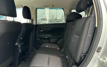 Mitsubishi Outlander III рестайлинг 3, 2016 год, 1 749 000 рублей, 25 фотография