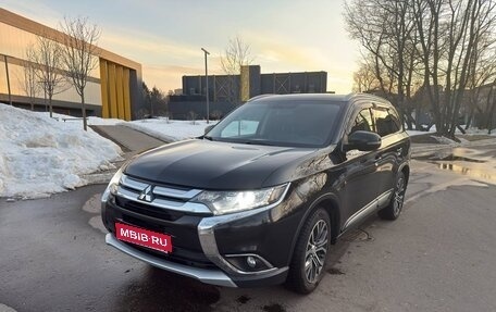 Mitsubishi Outlander III рестайлинг 3, 2016 год, 1 850 000 рублей, 1 фотография