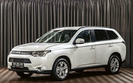 Mitsubishi Outlander III рестайлинг 3, 2014 год, 1 195 000 рублей, 1 фотография