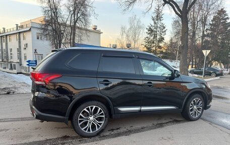 Mitsubishi Outlander III рестайлинг 3, 2016 год, 1 850 000 рублей, 4 фотография