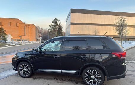 Mitsubishi Outlander III рестайлинг 3, 2016 год, 1 850 000 рублей, 8 фотография