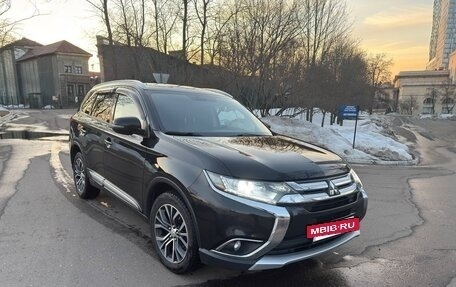 Mitsubishi Outlander III рестайлинг 3, 2016 год, 1 850 000 рублей, 3 фотография
