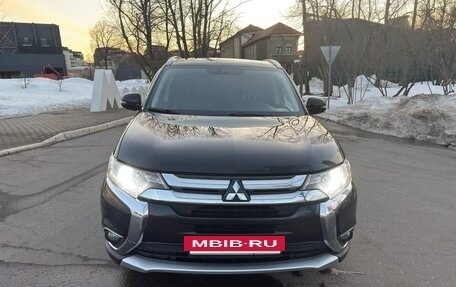 Mitsubishi Outlander III рестайлинг 3, 2016 год, 1 850 000 рублей, 2 фотография