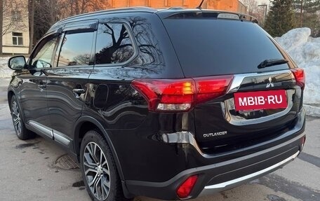 Mitsubishi Outlander III рестайлинг 3, 2016 год, 1 850 000 рублей, 7 фотография