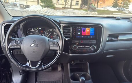 Mitsubishi Outlander III рестайлинг 3, 2016 год, 1 850 000 рублей, 11 фотография