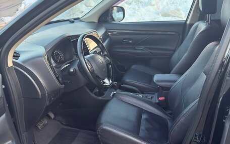 Mitsubishi Outlander III рестайлинг 3, 2016 год, 1 850 000 рублей, 12 фотография