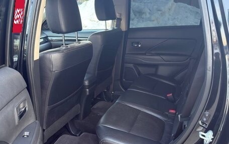 Mitsubishi Outlander III рестайлинг 3, 2016 год, 1 850 000 рублей, 13 фотография