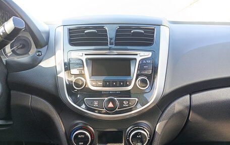 Hyundai Solaris II рестайлинг, 2015 год, 950 000 рублей, 18 фотография