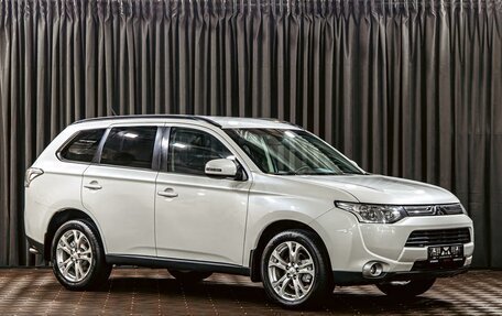Mitsubishi Outlander III рестайлинг 3, 2014 год, 1 195 000 рублей, 3 фотография