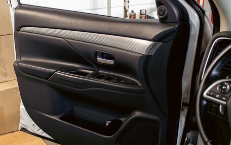 Mitsubishi Outlander III рестайлинг 3, 2014 год, 1 195 000 рублей, 12 фотография