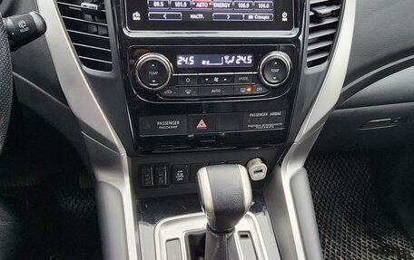 Mitsubishi Pajero Sport III рестайлинг, 2018 год, 3 250 000 рублей, 7 фотография