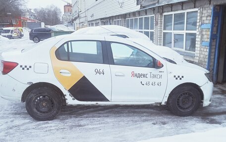 Renault Logan II, 2017 год, 449 000 рублей, 3 фотография