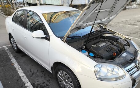 Volkswagen Jetta VI, 2010 год, 950 000 рублей, 2 фотография