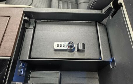 Toyota Sequoia, 2023 год, 13 500 000 рублей, 24 фотография