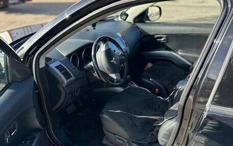 Mitsubishi Outlander III рестайлинг 3, 2011 год, 1 300 000 рублей, 8 фотография