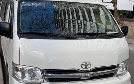 Toyota HiAce H200, 2012 год, 2 700 000 рублей, 1 фотография