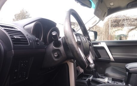 Toyota Land Cruiser Prado 150 рестайлинг 2, 2010 год, 3 000 000 рублей, 7 фотография