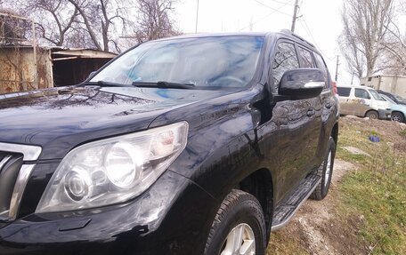 Toyota Land Cruiser Prado 150 рестайлинг 2, 2010 год, 3 000 000 рублей, 3 фотография