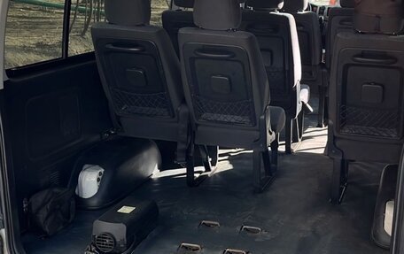 Toyota HiAce H200, 2012 год, 2 700 000 рублей, 3 фотография