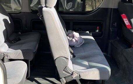 Toyota HiAce H200, 2012 год, 2 700 000 рублей, 2 фотография