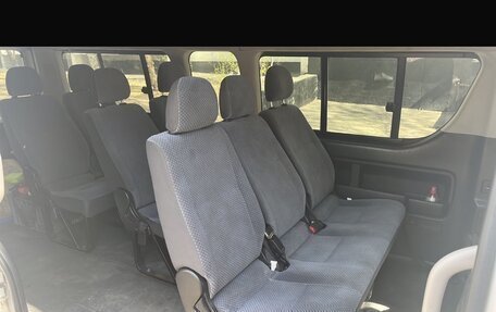 Toyota HiAce H200, 2012 год, 2 700 000 рублей, 5 фотография